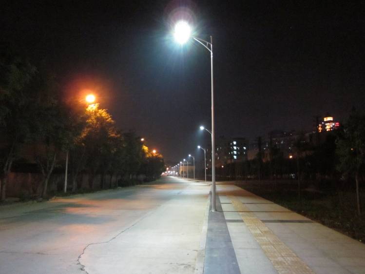 What are the tips for buying solar LED street lights?